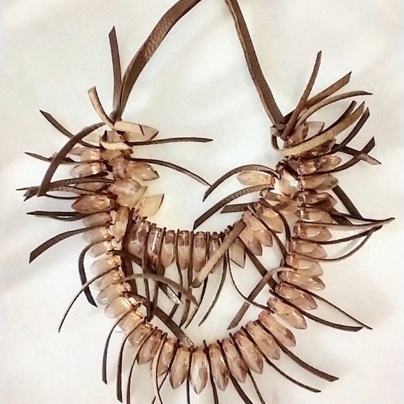 Set of 6 jewelry pieces from The Bold Type Series Bold statement necklace bown - Picture 2 of 8